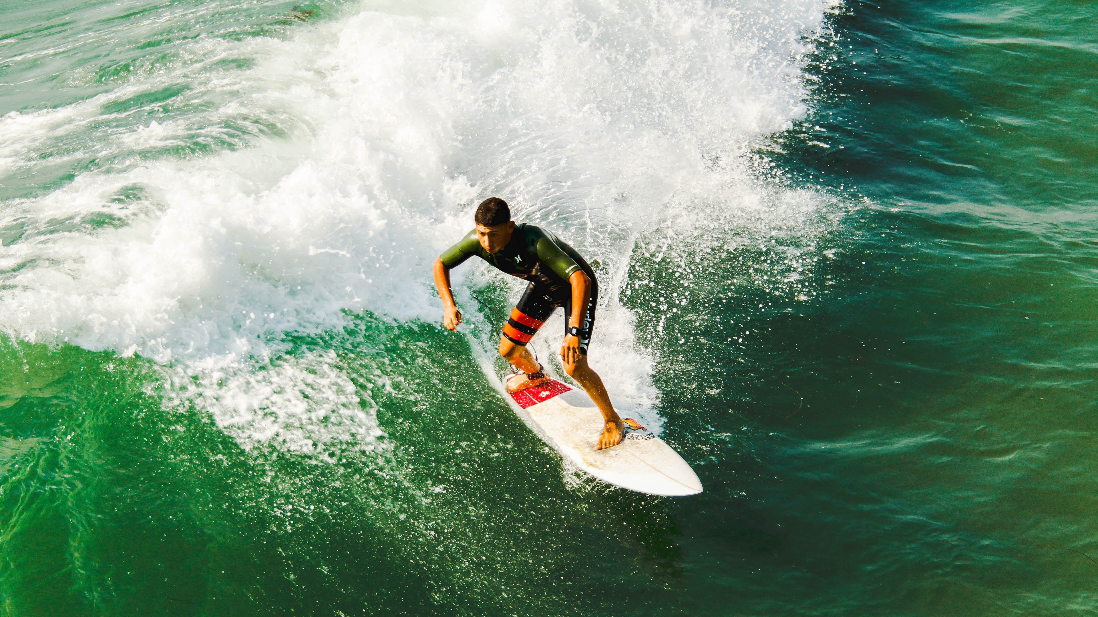 拳击赛焦点战,泰森·富里成功卫冕,泰森富里拳套